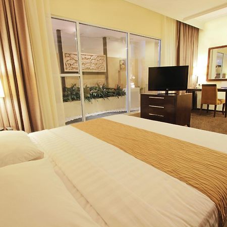 Harmoni One Convention Hotel And Service Apartments Batam Стая снимка