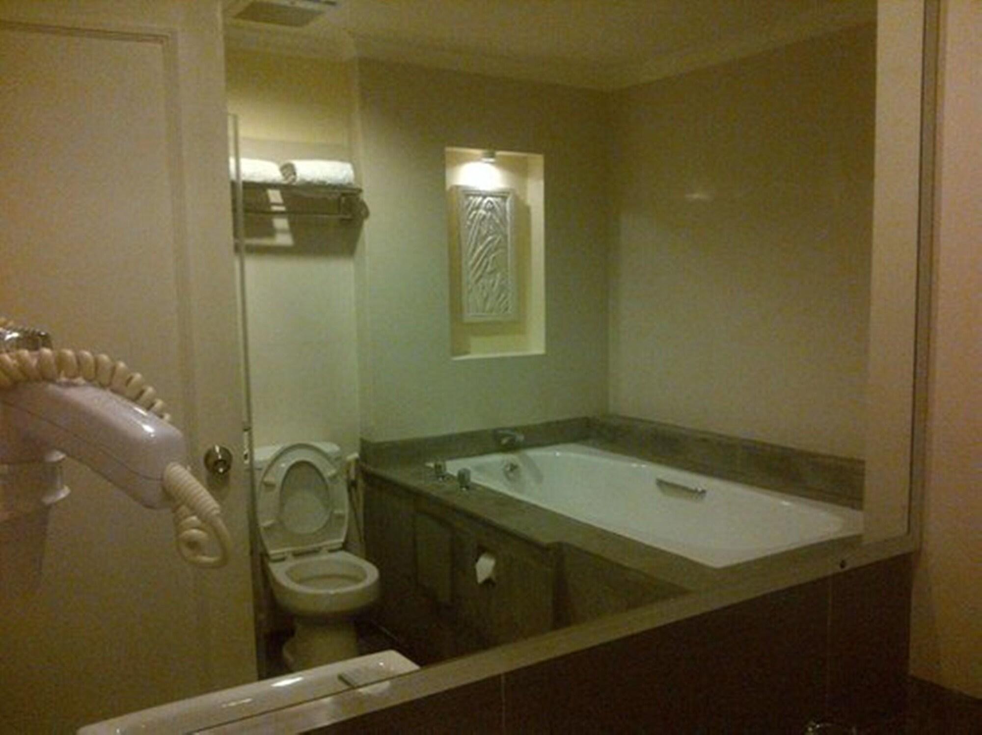 Harmoni One Convention Hotel And Service Apartments Batam Екстериор снимка
