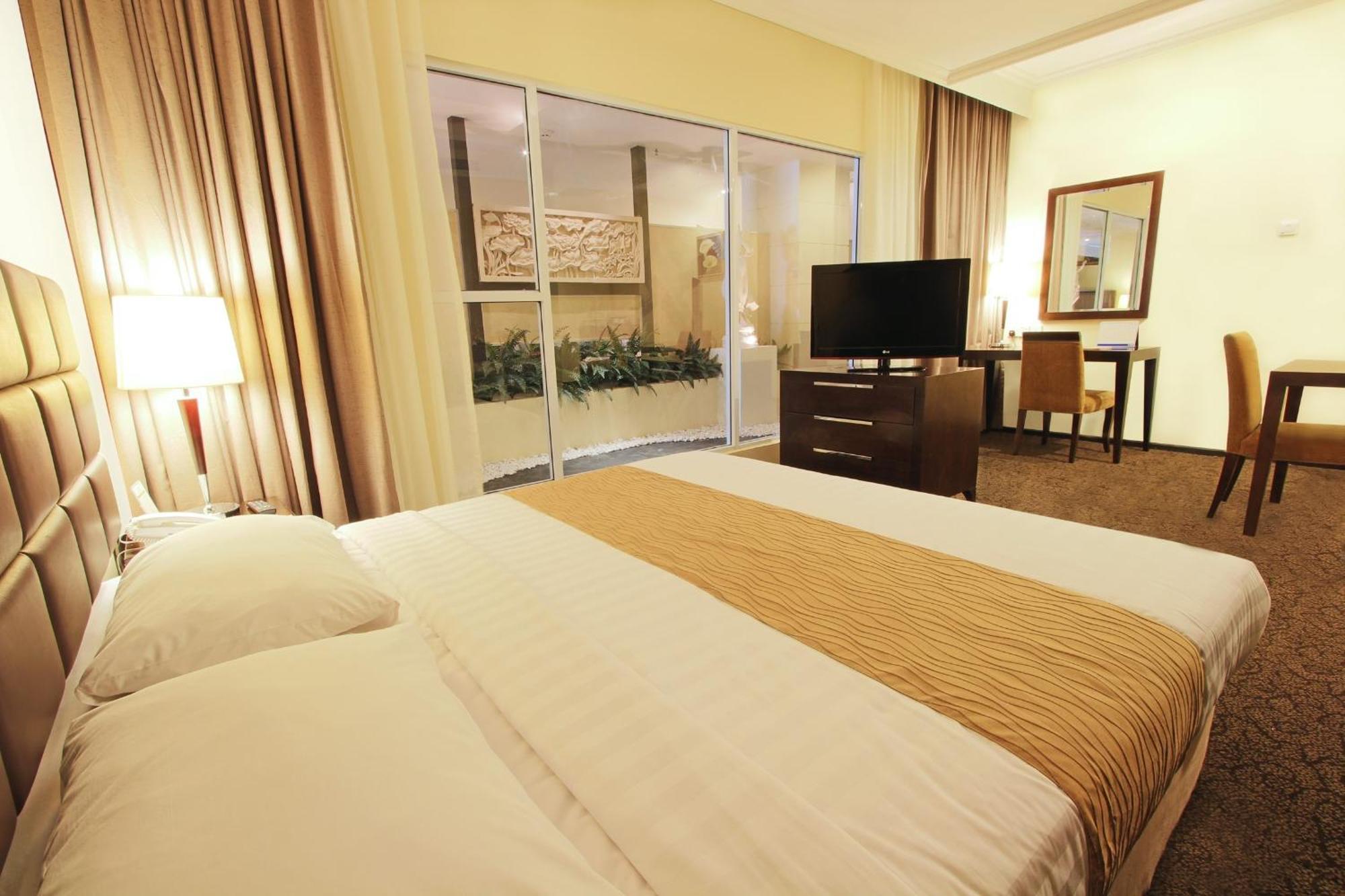 Harmoni One Convention Hotel And Service Apartments Batam Стая снимка