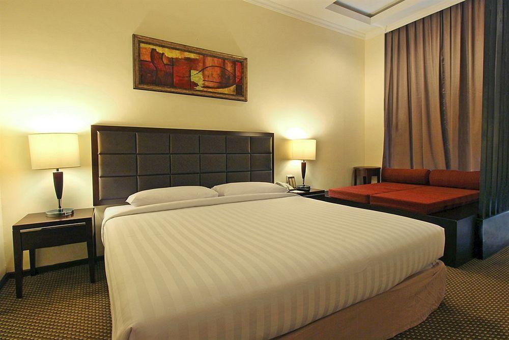 Harmoni One Convention Hotel And Service Apartments Batam Екстериор снимка