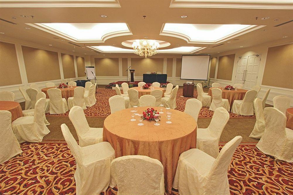 Harmoni One Convention Hotel And Service Apartments Batam Екстериор снимка