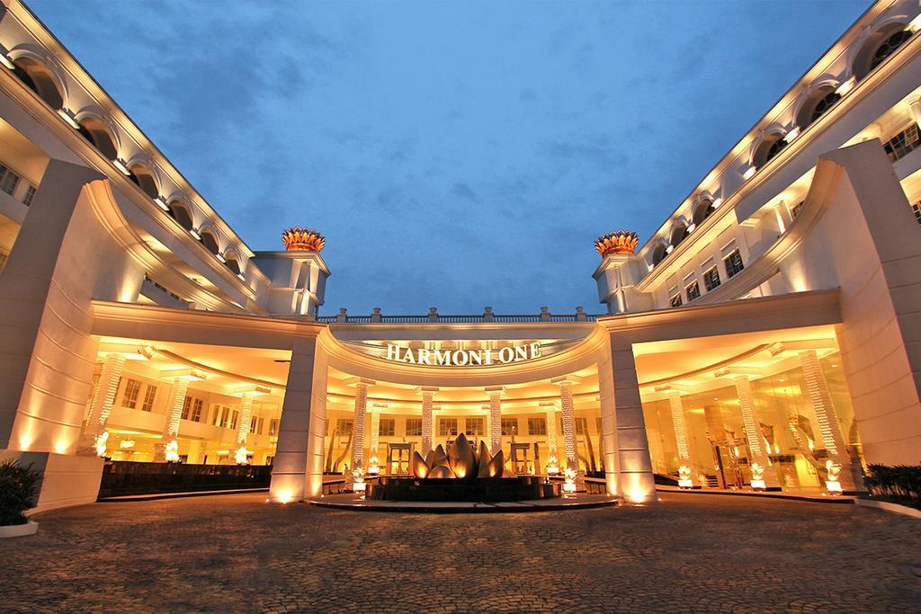 Harmoni One Convention Hotel And Service Apartments Batam Екстериор снимка