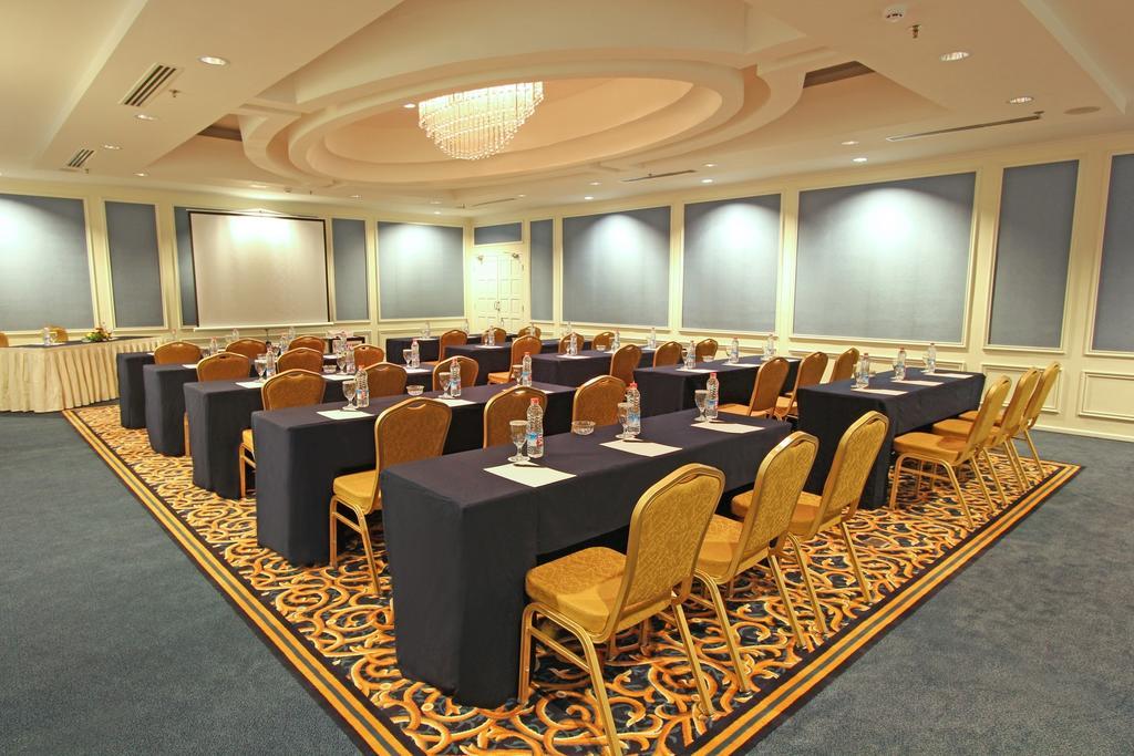 Harmoni One Convention Hotel And Service Apartments Batam Екстериор снимка