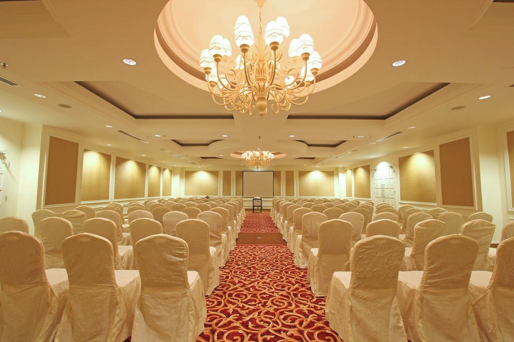 Harmoni One Convention Hotel And Service Apartments Batam Екстериор снимка