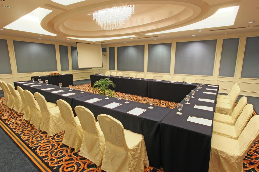 Harmoni One Convention Hotel And Service Apartments Batam Екстериор снимка