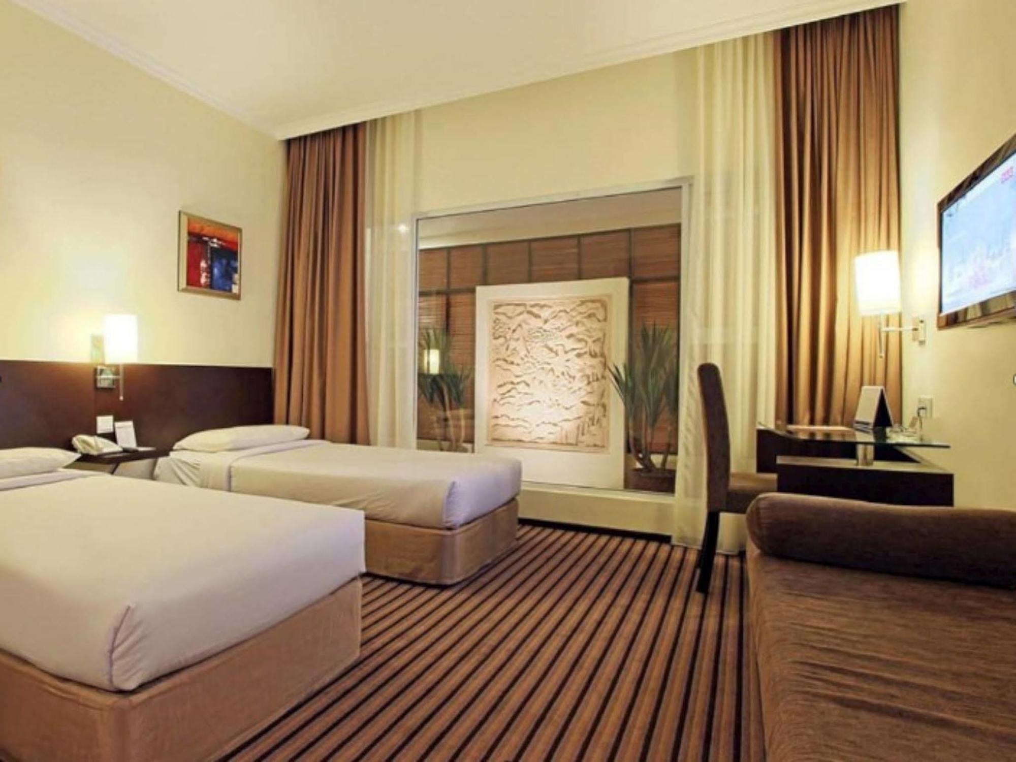 Harmoni One Convention Hotel And Service Apartments Batam Екстериор снимка