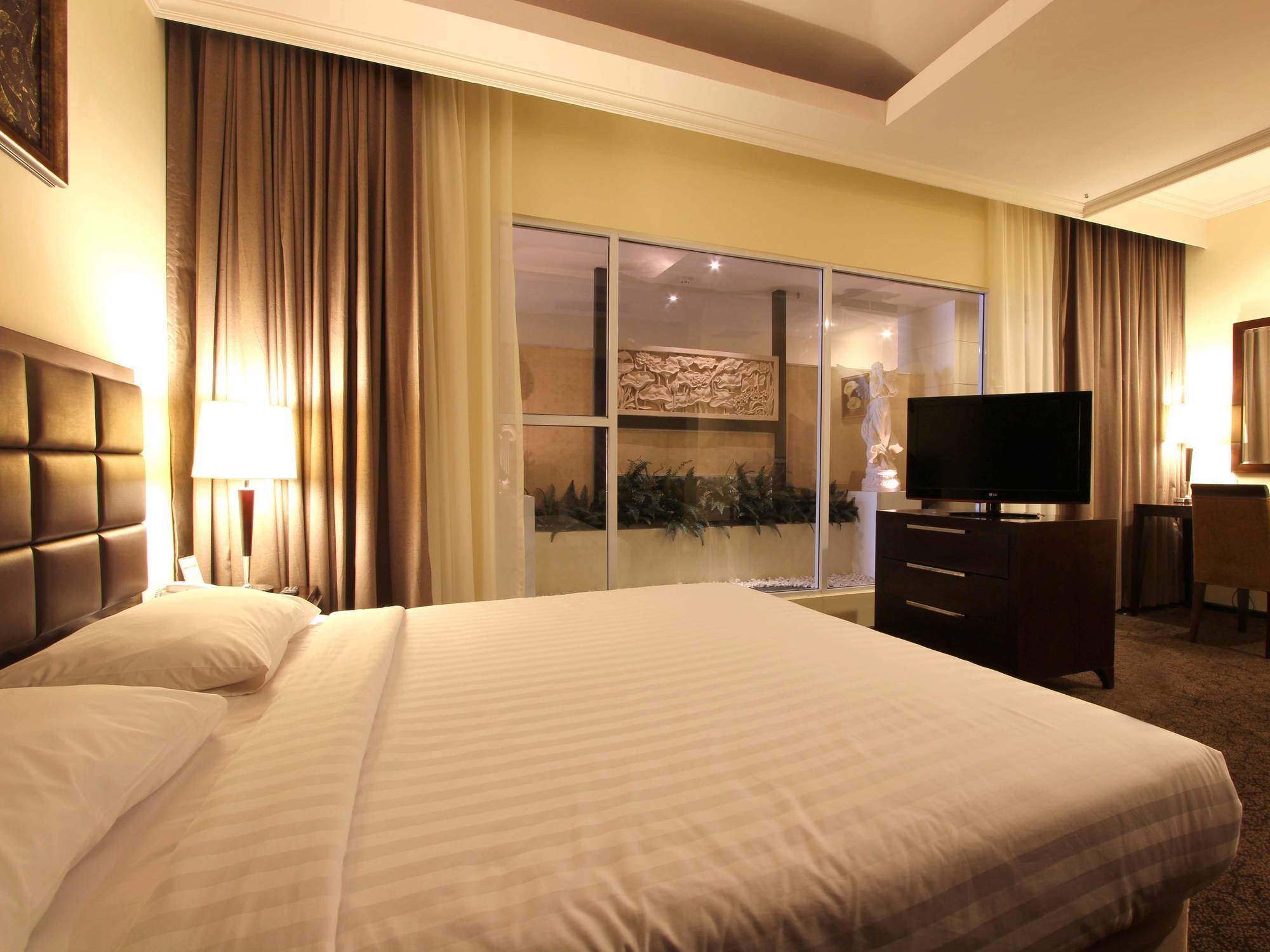 Harmoni One Convention Hotel And Service Apartments Batam Екстериор снимка