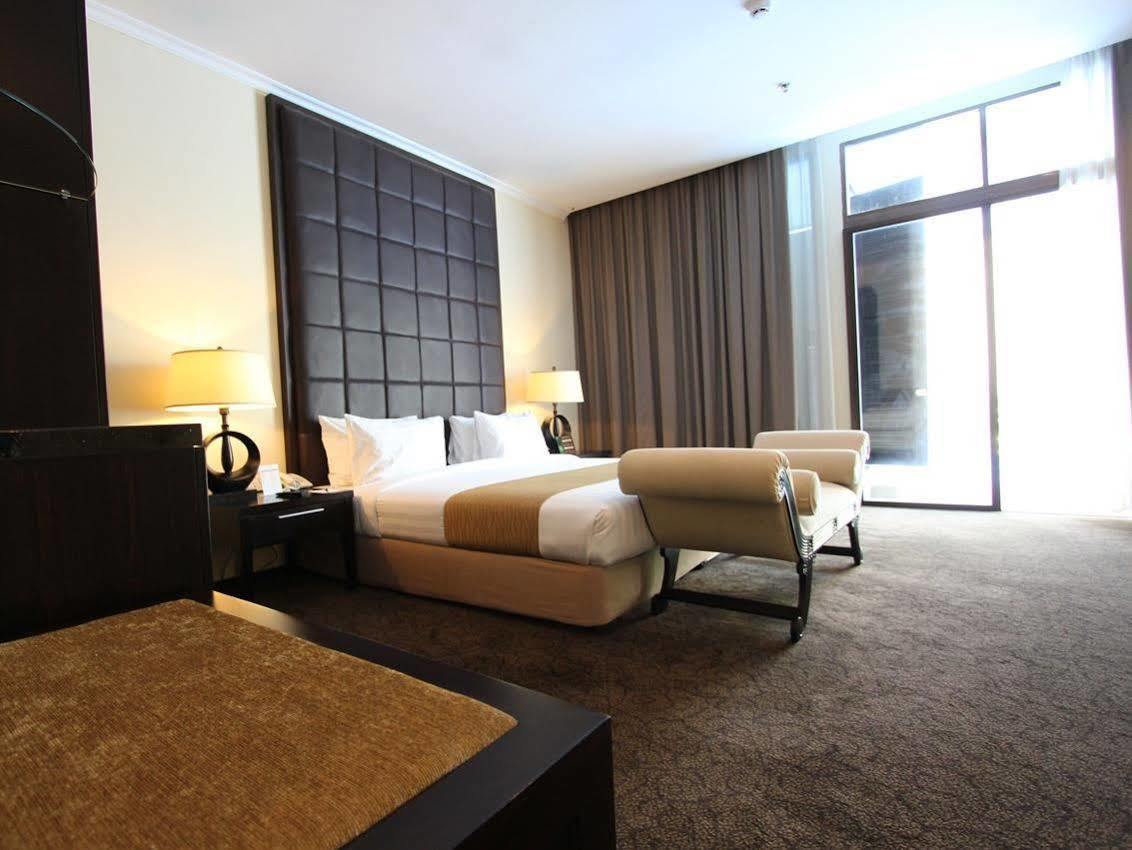 Harmoni One Convention Hotel And Service Apartments Batam Екстериор снимка