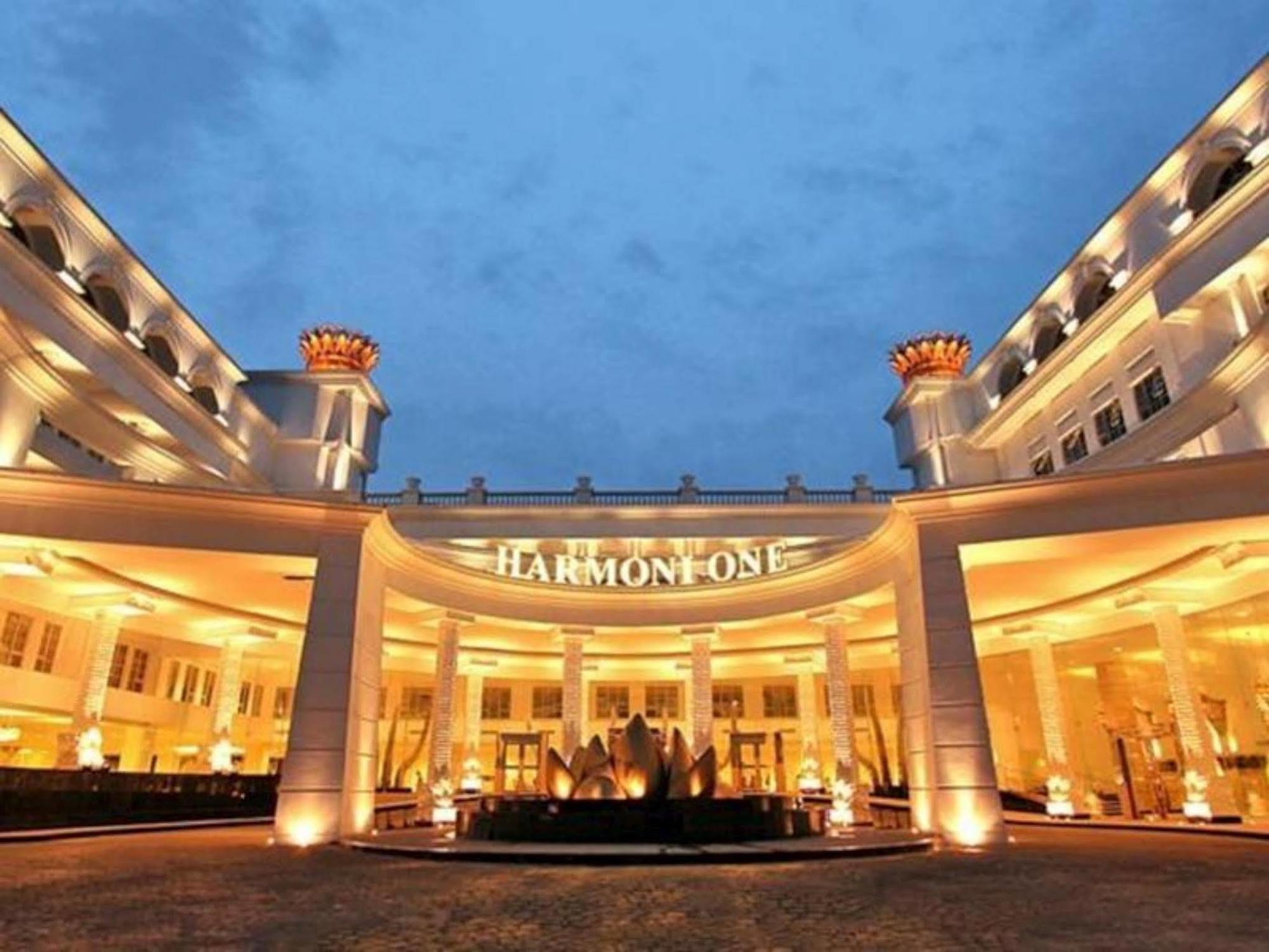 Harmoni One Convention Hotel And Service Apartments Batam Екстериор снимка