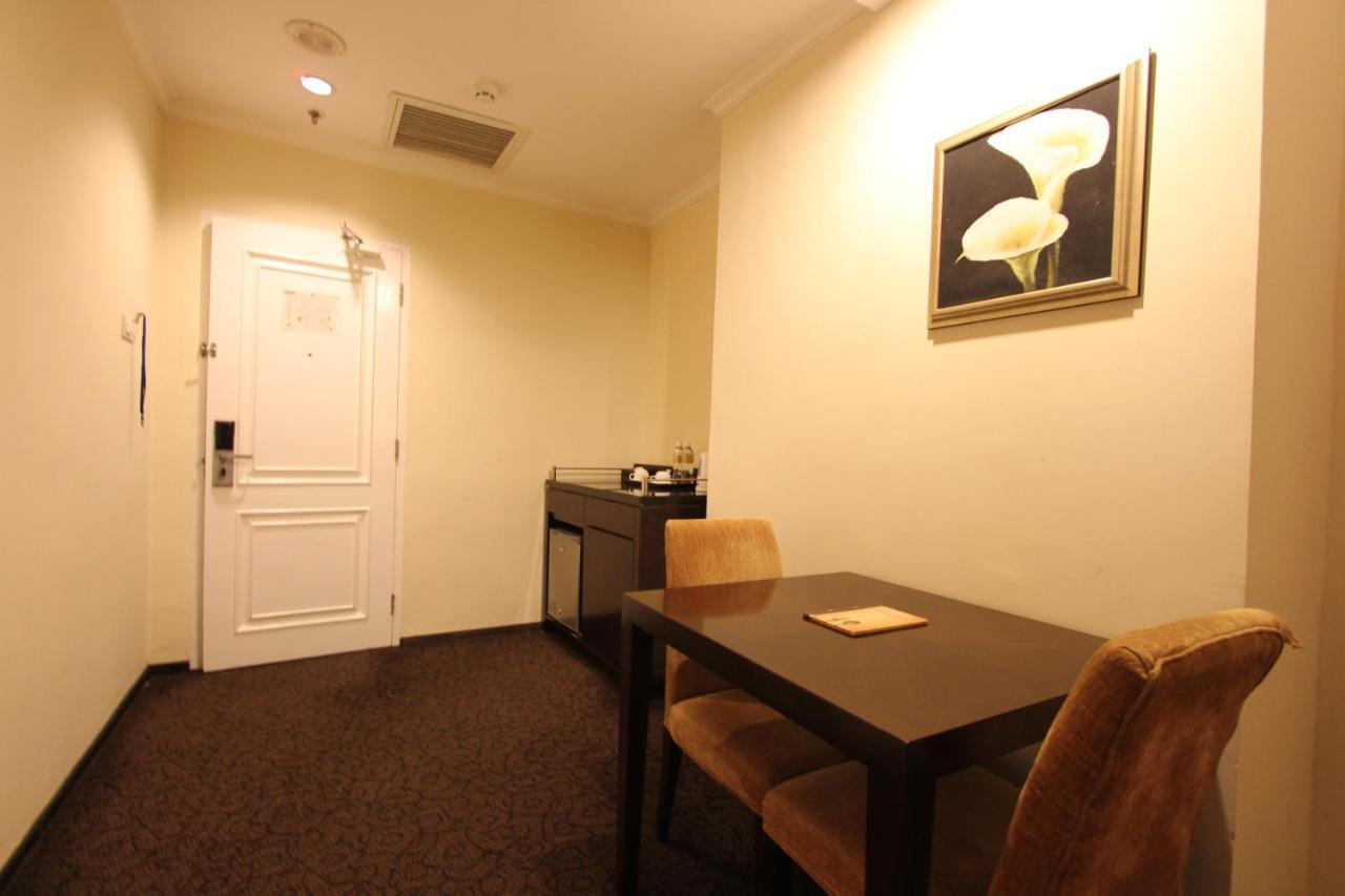 Harmoni One Convention Hotel And Service Apartments Batam Екстериор снимка