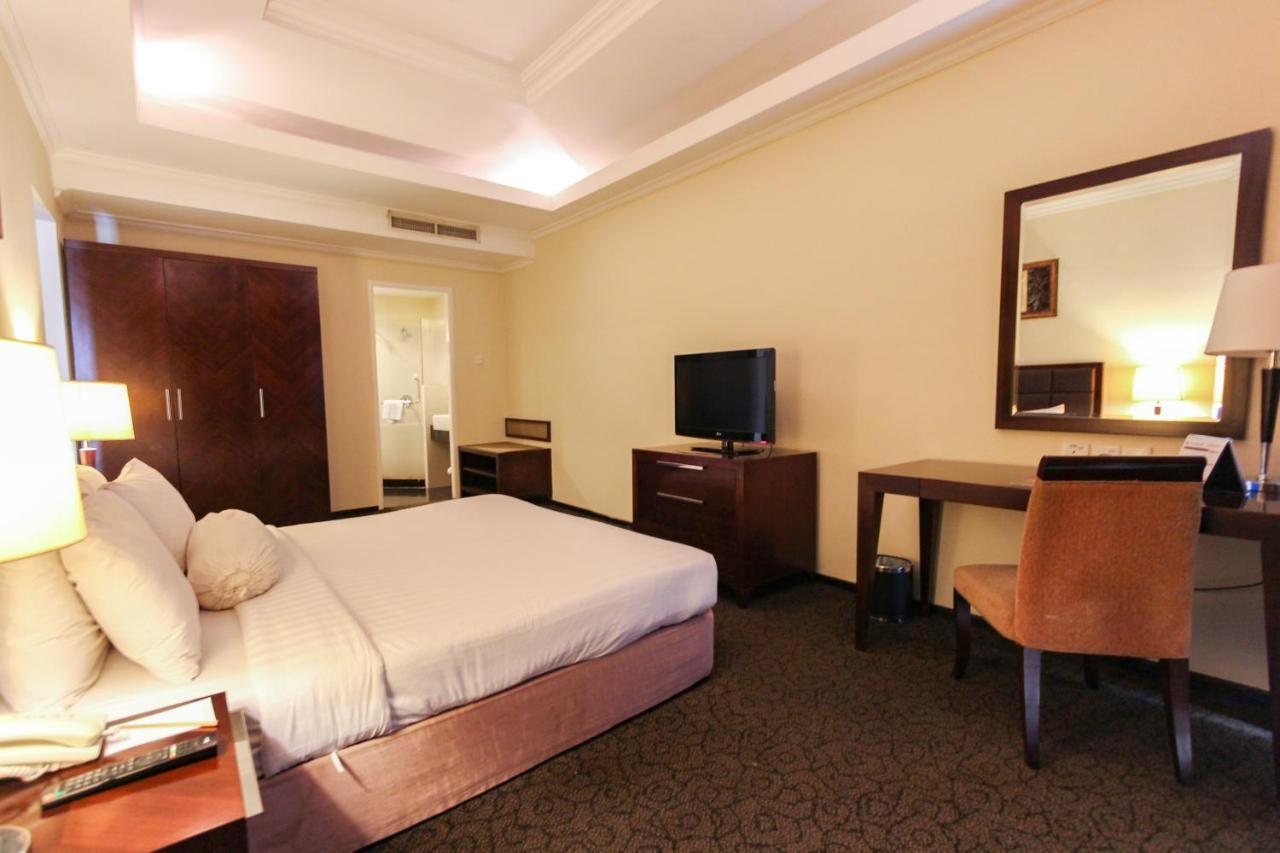 Harmoni One Convention Hotel And Service Apartments Batam Екстериор снимка