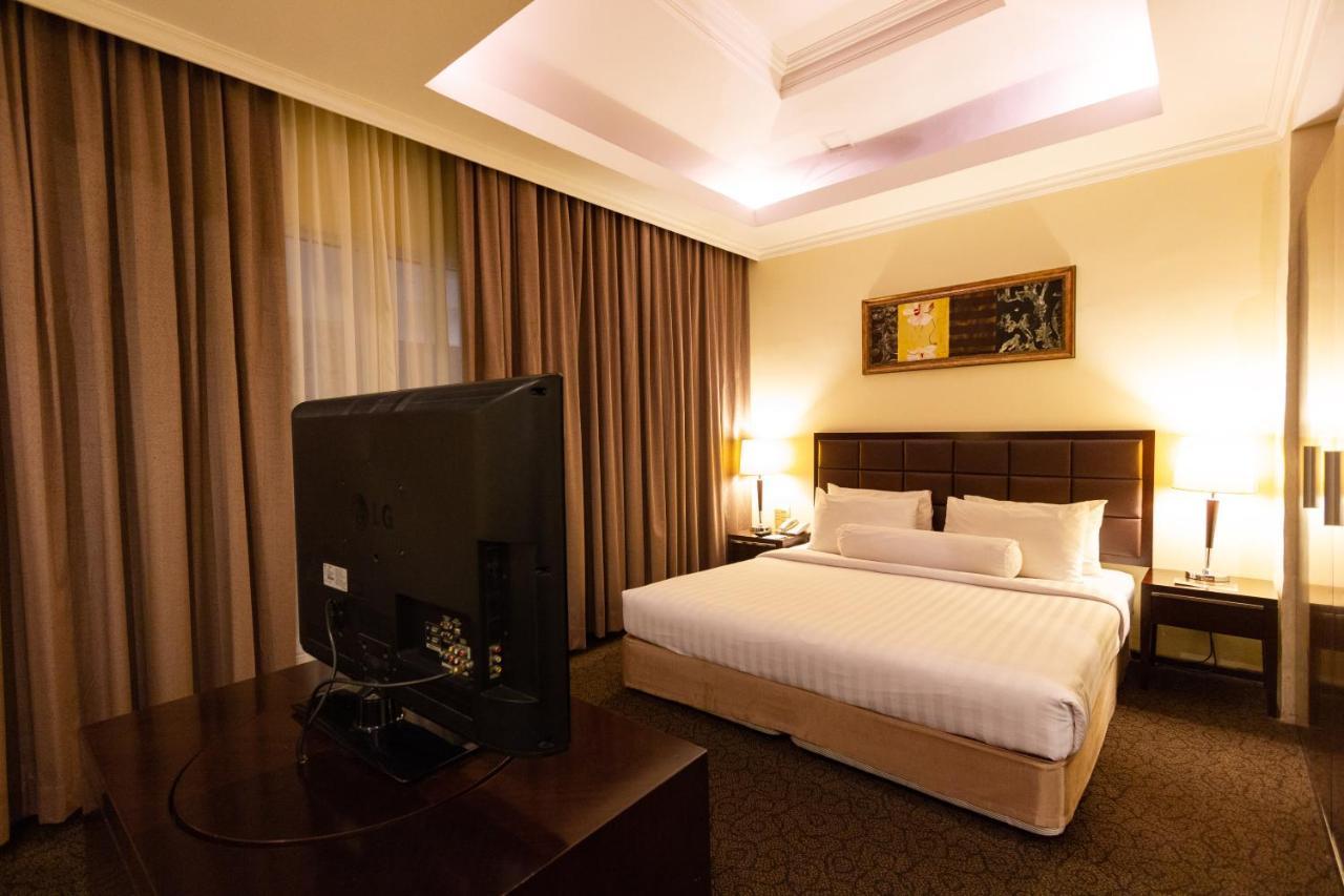 Harmoni One Convention Hotel And Service Apartments Batam Екстериор снимка