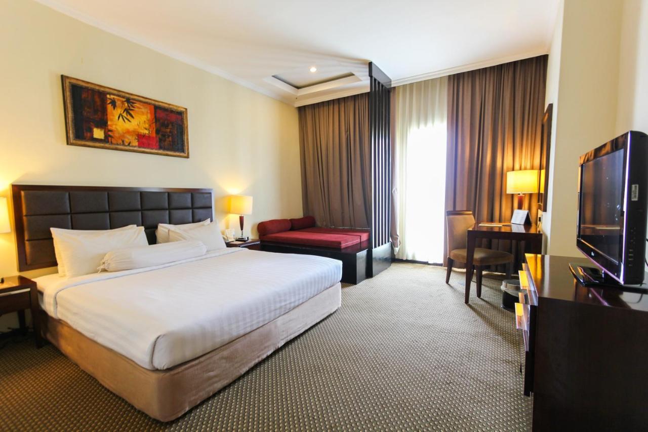 Harmoni One Convention Hotel And Service Apartments Batam Екстериор снимка