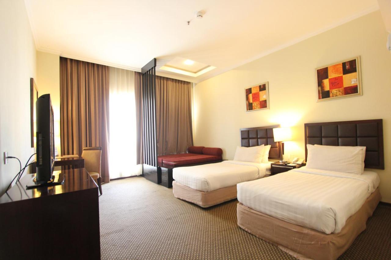 Harmoni One Convention Hotel And Service Apartments Batam Екстериор снимка