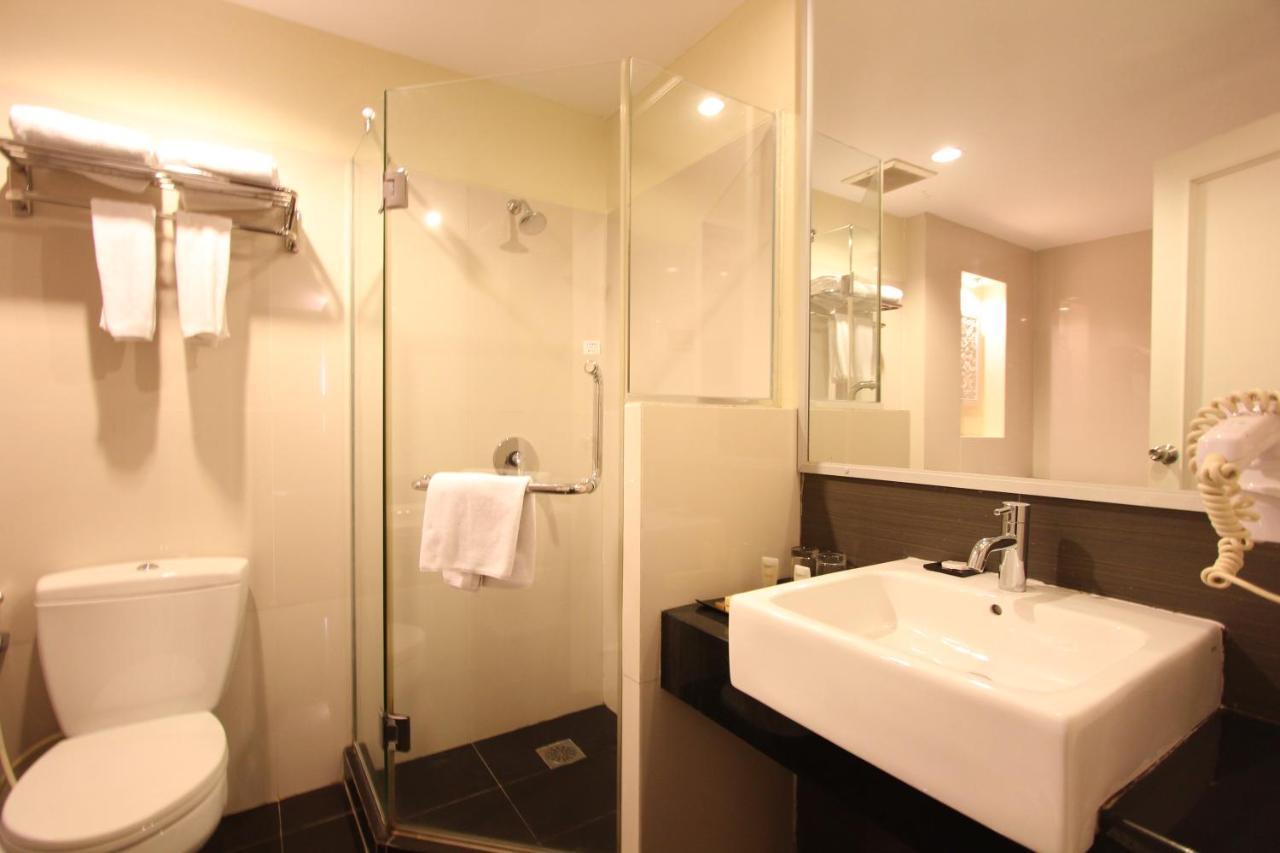 Harmoni One Convention Hotel And Service Apartments Batam Екстериор снимка