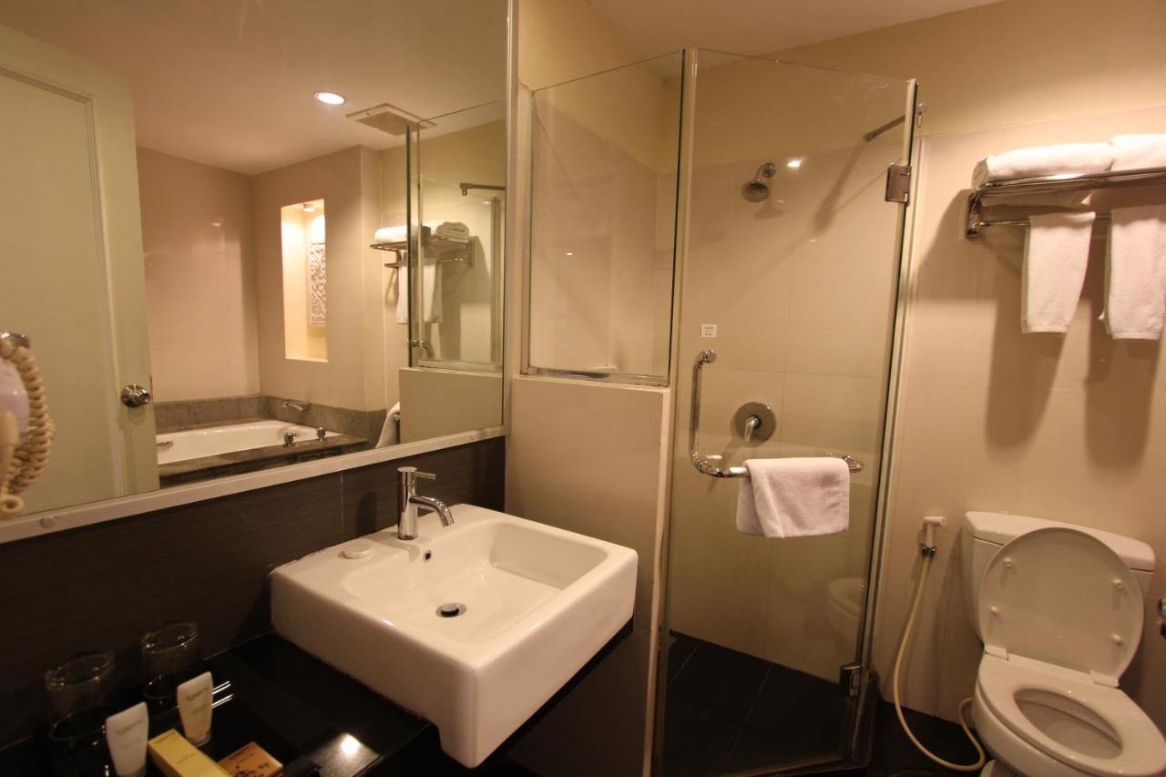 Harmoni One Convention Hotel And Service Apartments Batam Екстериор снимка