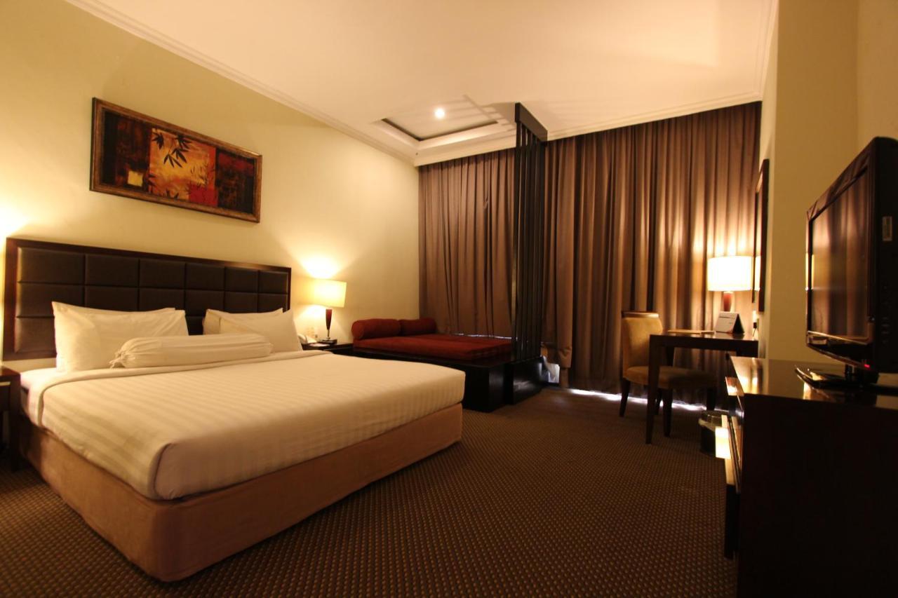 Harmoni One Convention Hotel And Service Apartments Batam Екстериор снимка