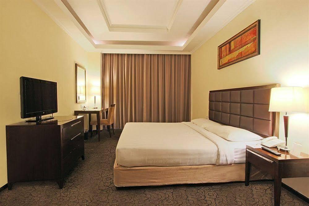 Harmoni One Convention Hotel And Service Apartments Batam Екстериор снимка