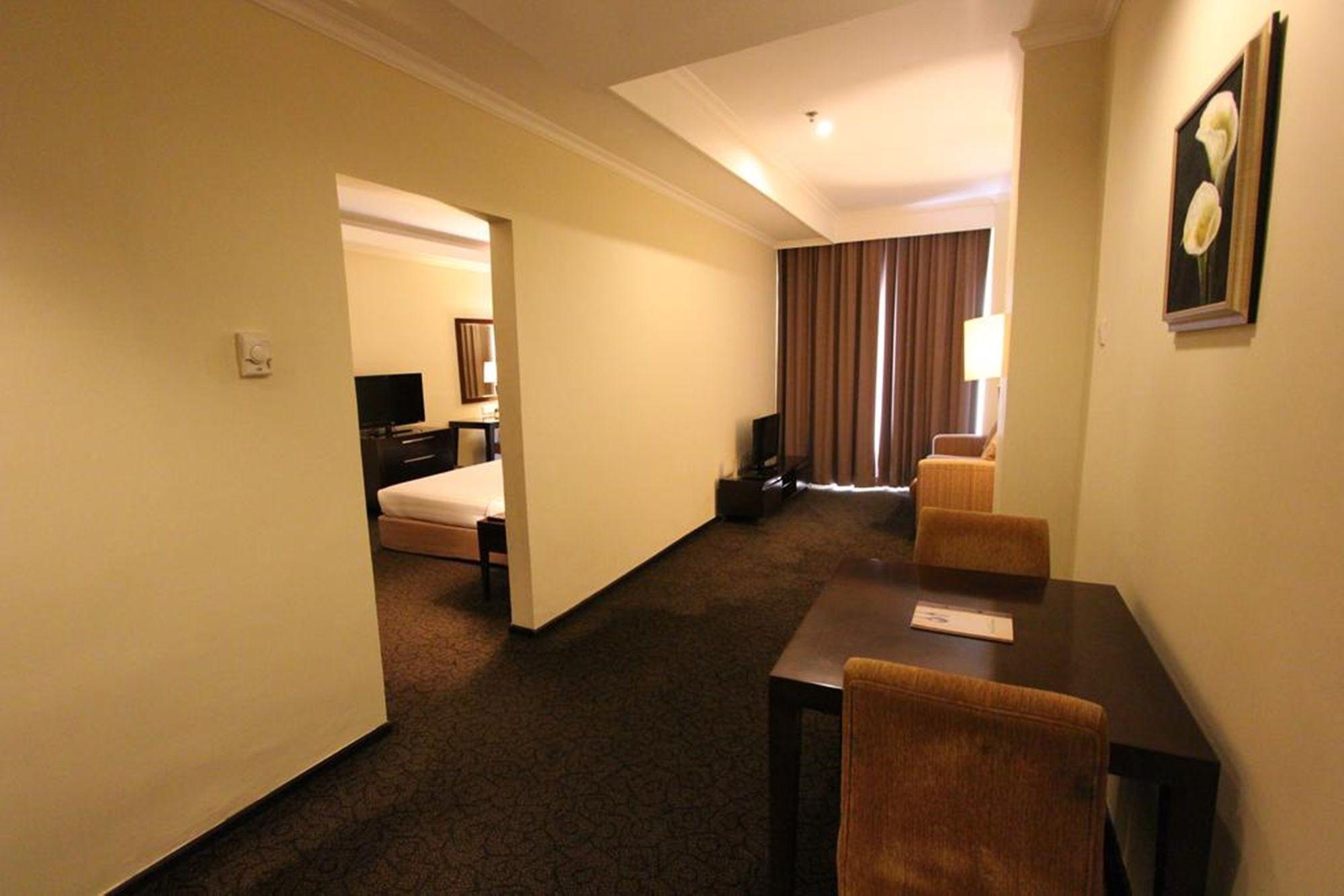 Harmoni One Convention Hotel And Service Apartments Batam Екстериор снимка